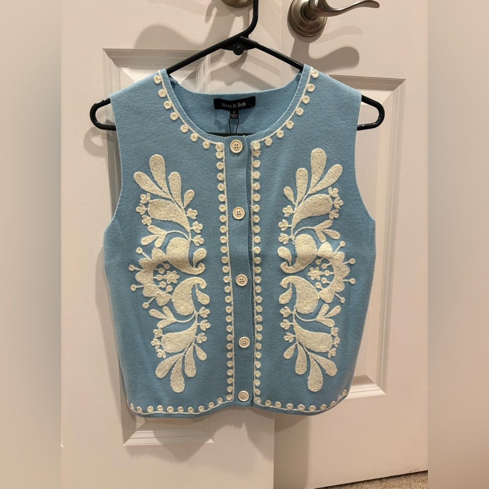 NWT Blue Embroidered Vest Size Small Button Up Boho Boutique - Picture 2 of 5